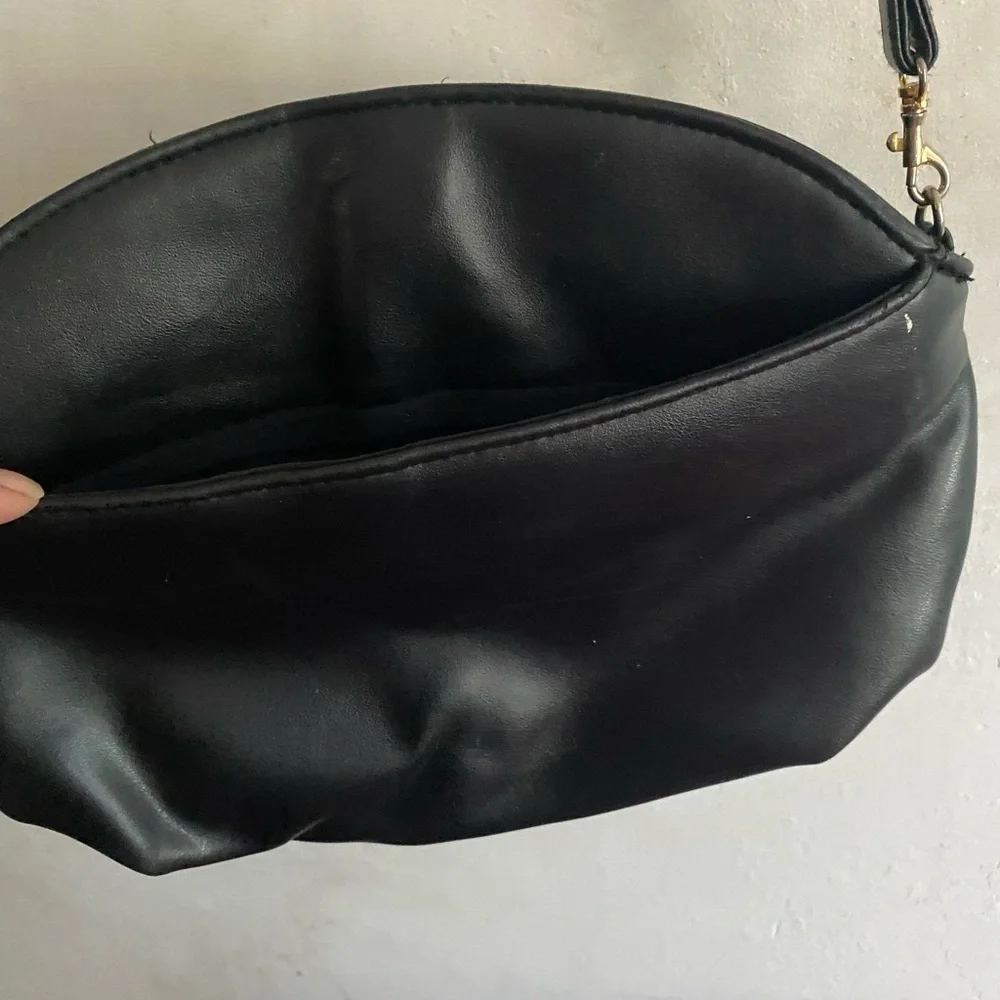 Elegant Black Crossbody Bag with Pleated Design